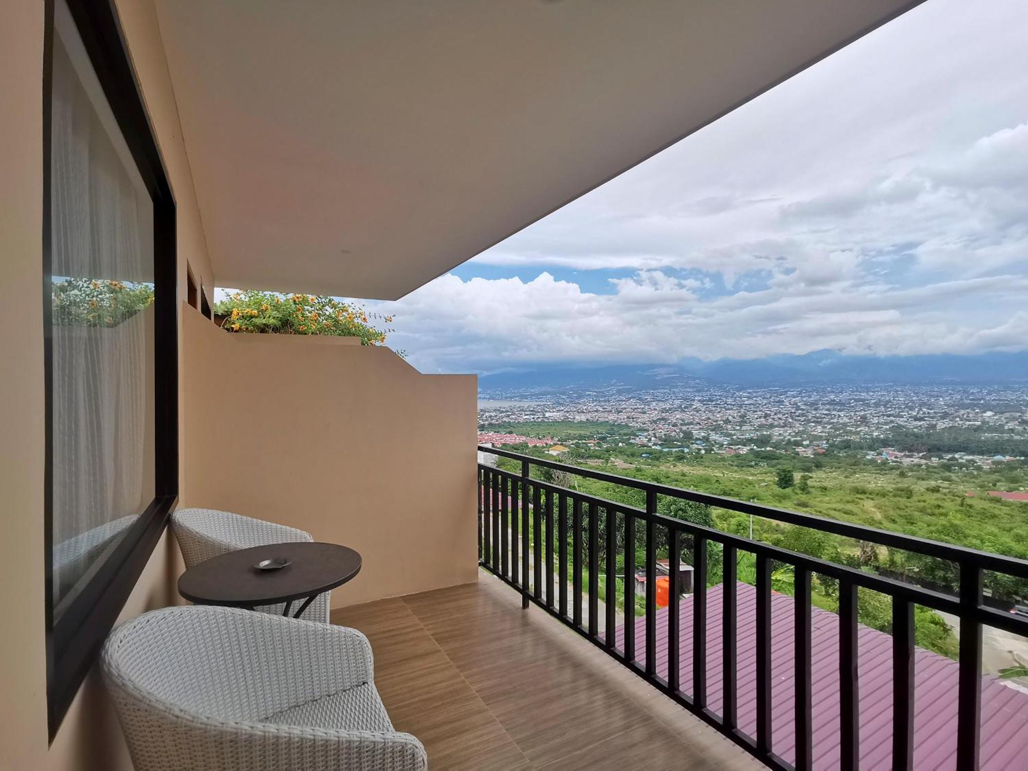 Bukit Indah Doda Hotel & Resorts Palu Buitenkant foto