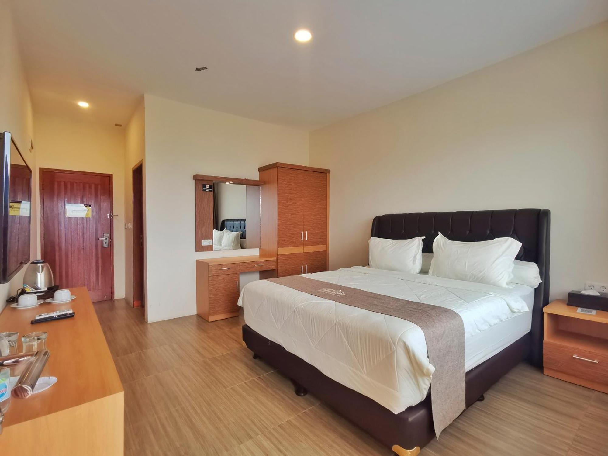 Bukit Indah Doda Hotel & Resorts Palu Buitenkant foto